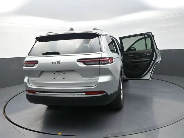 New 2026 Silver Zynith Exterior Paint Jeep Laredo image 34