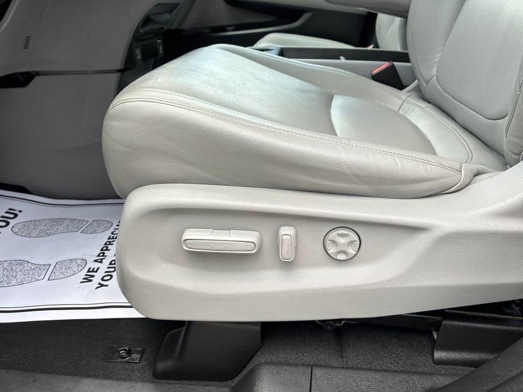 Used 2023 Gray Honda EX-L image 12
