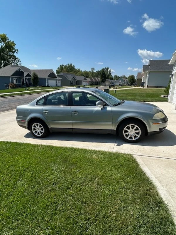 Used 2004 White Volkswagen GLS image 1