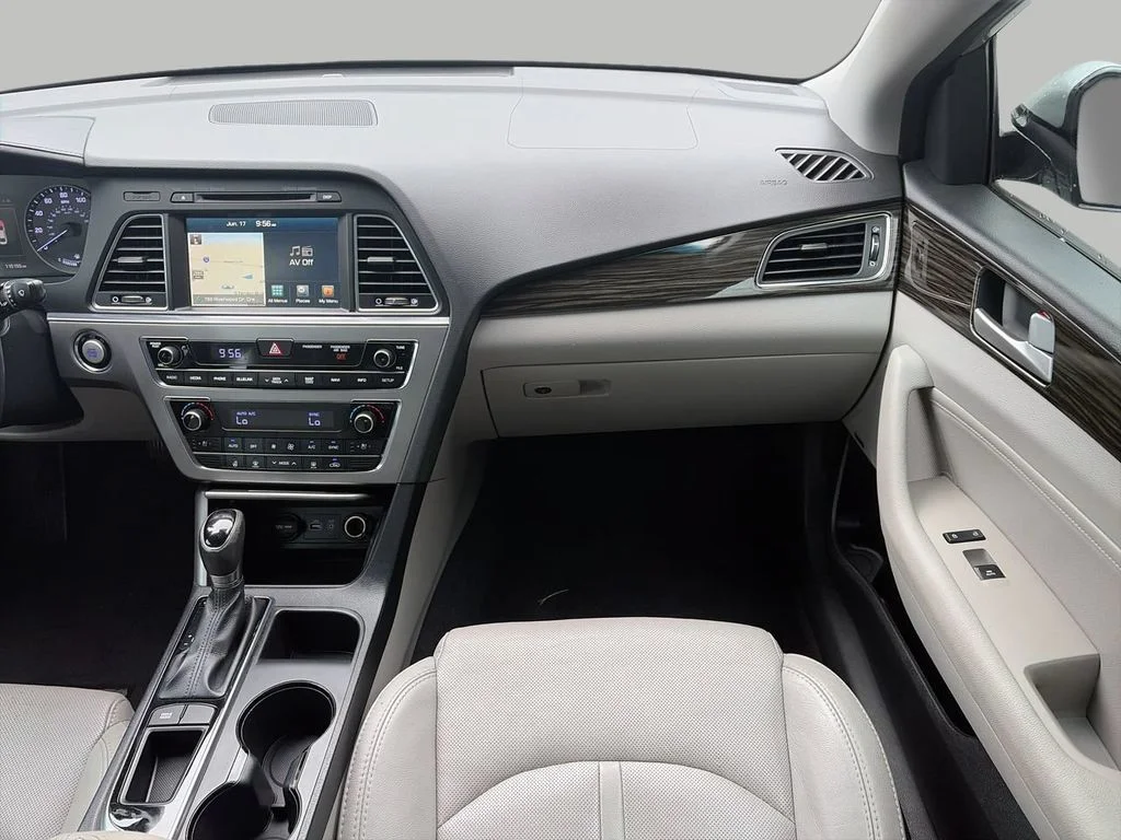 Used 2016 Silver Hyundai Limited image 12