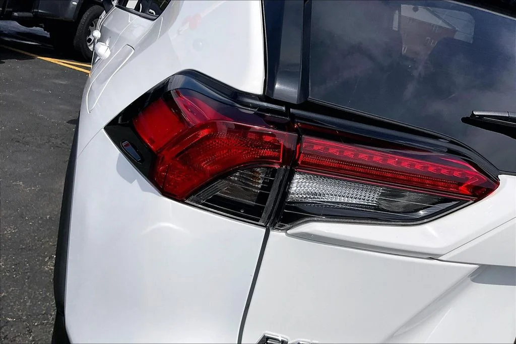 Used 2021 White Toyota XLE image 28