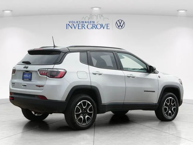 Used 2024 Silver Jeep Trailhawk image 7