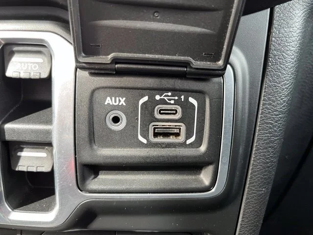 Used 2018 Silver Jeep Sahara 4x4 image 36