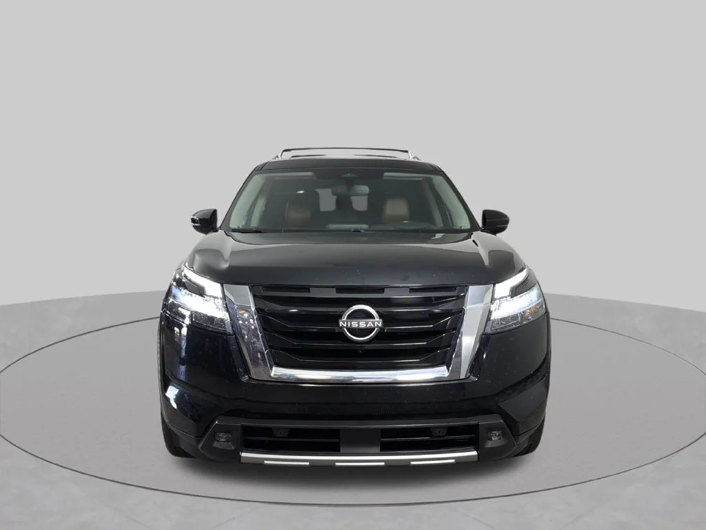 Used 2022 Black Nissan Platinum image 18