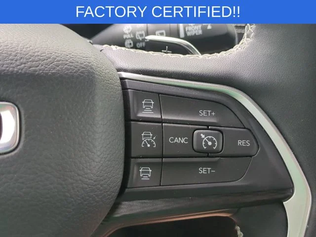Used 2025 White/off-white Jeep Laredo X image 21