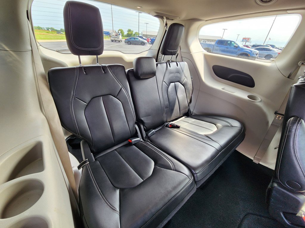 Used 2023 Brilliant Black Crystal Pearlcoat Chrysler Touring L image 12