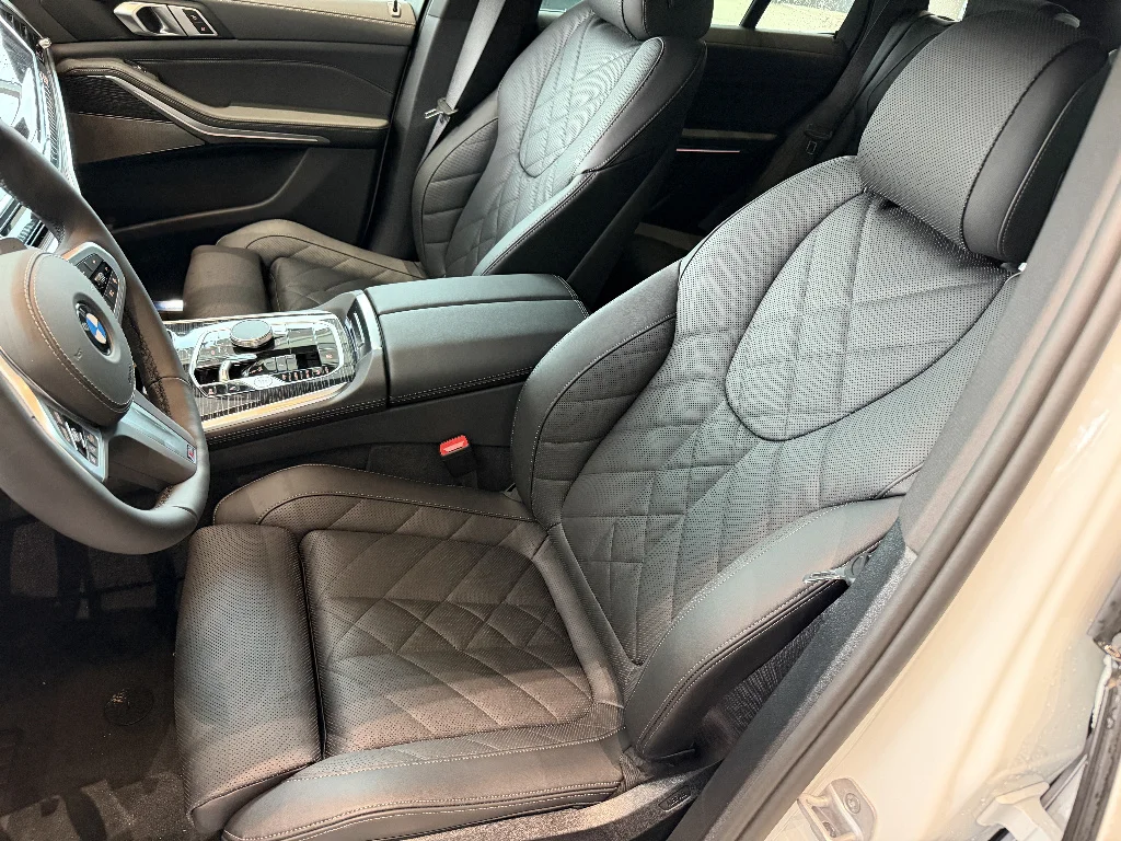 New 2026 Mineral White Metallic BMW xDrive40i image 12