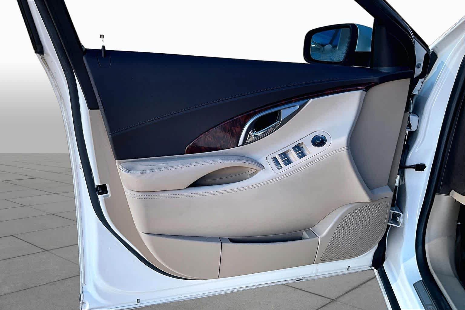 Used 2013 White Diamond Tricoat Buick Leather image 21