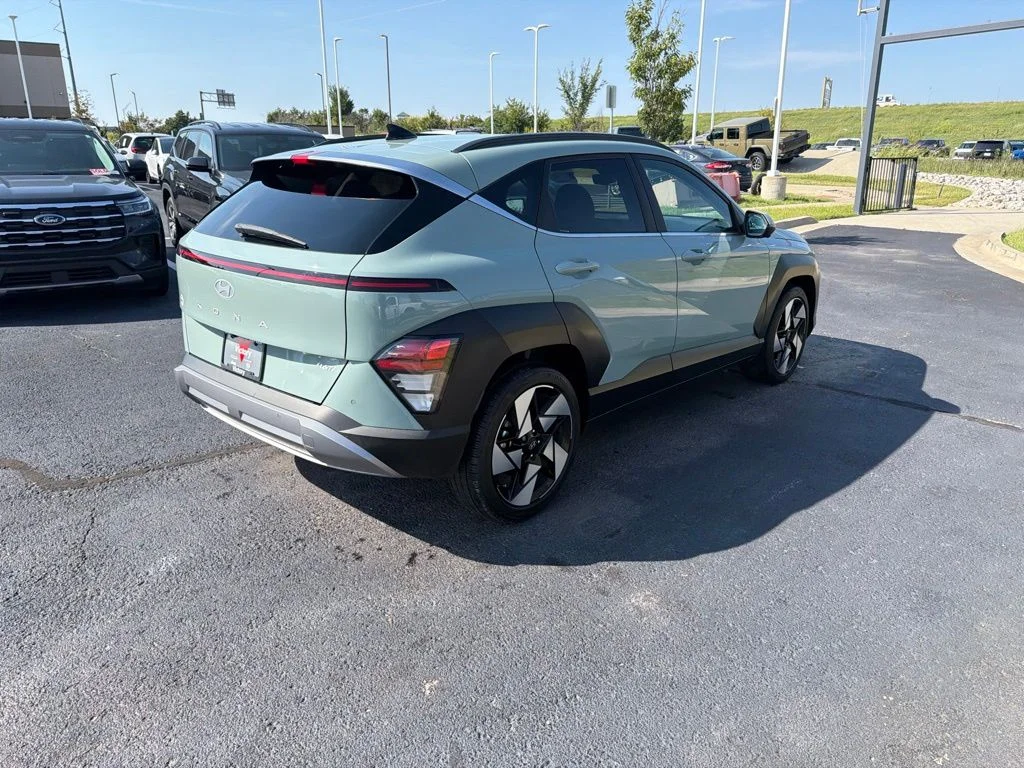 Used 2024 Green Hyundai Limited image 7