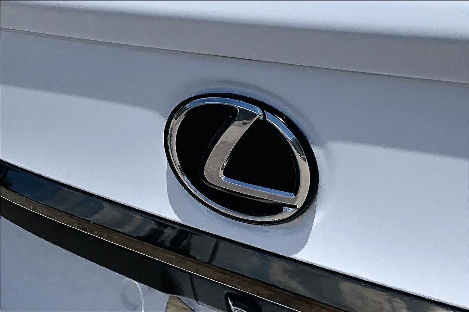 Used 2019 Ultra White Lexus F SPORT image 31