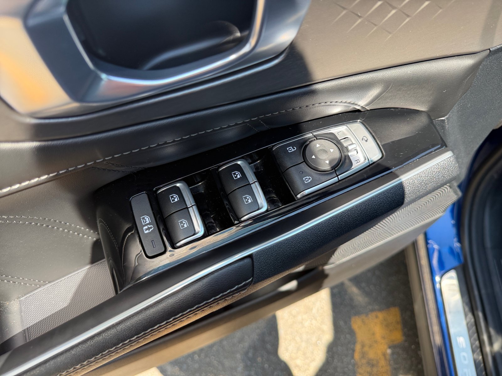 Used 2023 Sapphire Blue Kia SX image 30