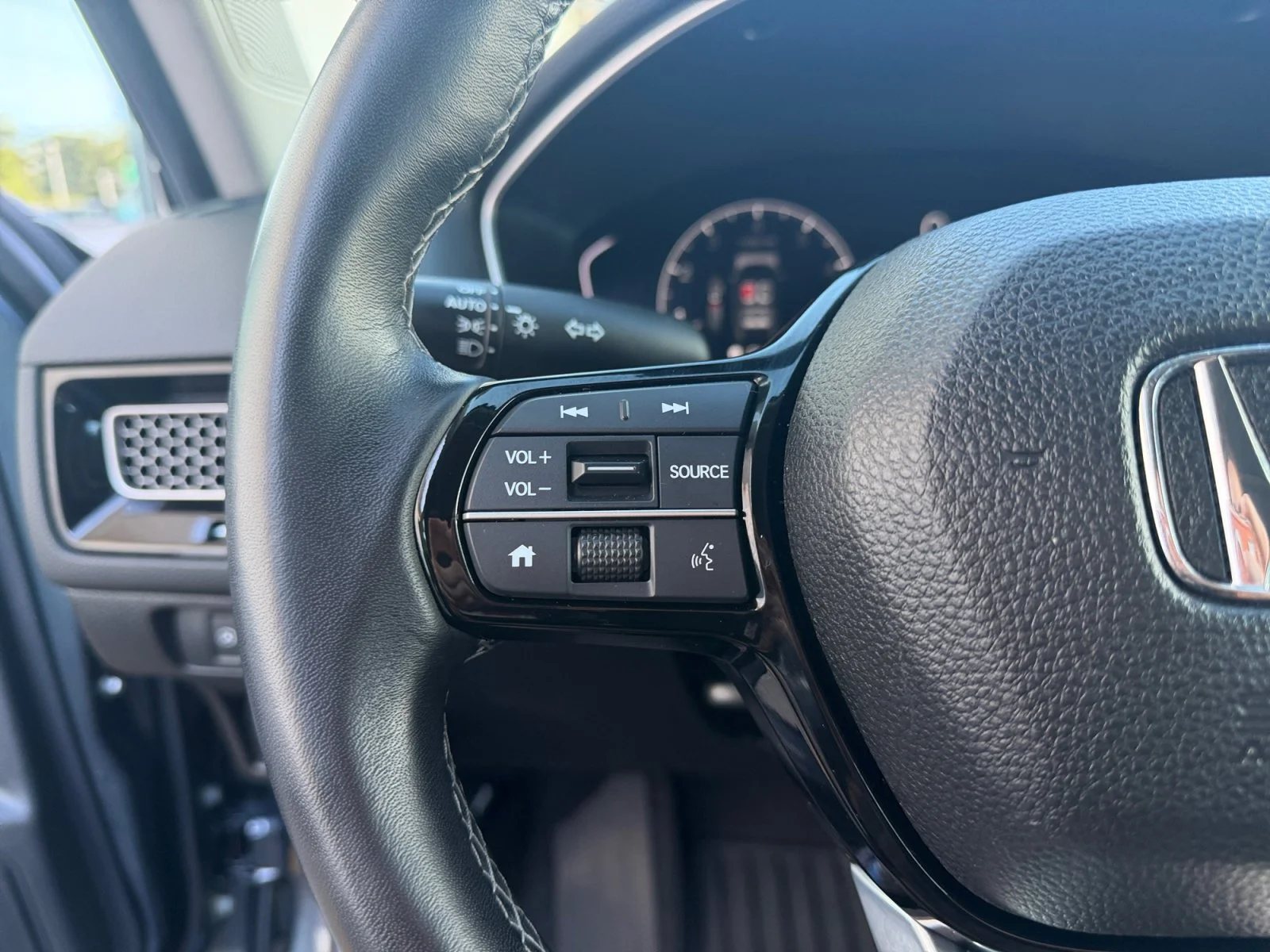 Used 2024 Gray Honda EX-L image 11