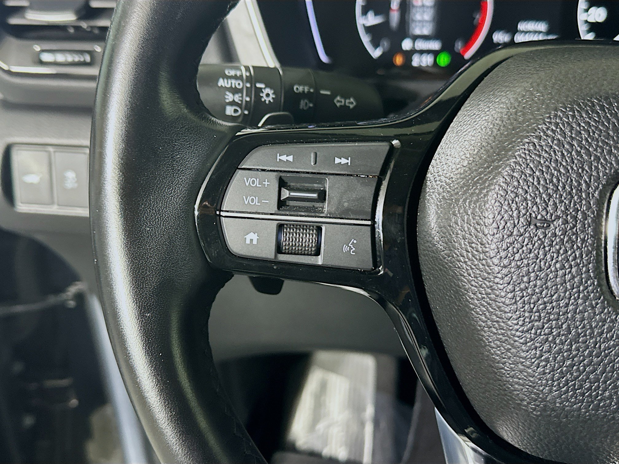 Used 2025 Silver Honda EX-L image 16