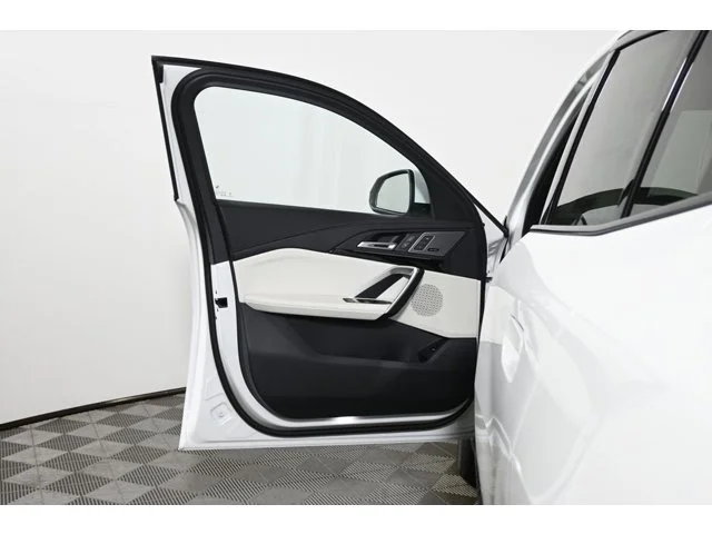 New 2026 Alpine White BMW xDrive28i image 28