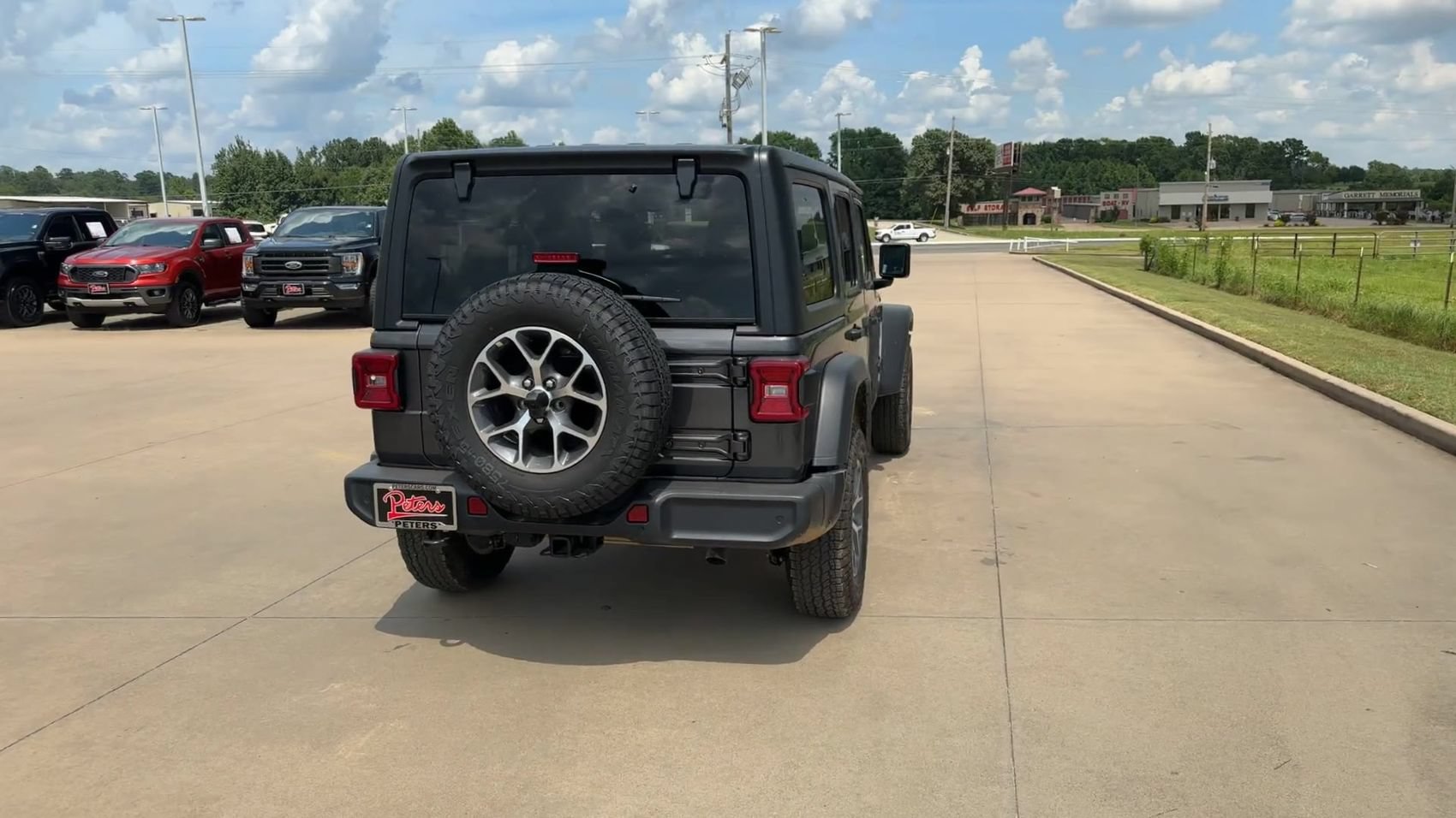 New 2024 Granite Crystal Metallic Clearcoat Jeep Sport S image 7