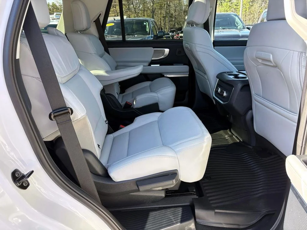 Used 2025 White Ford Platinum image 18