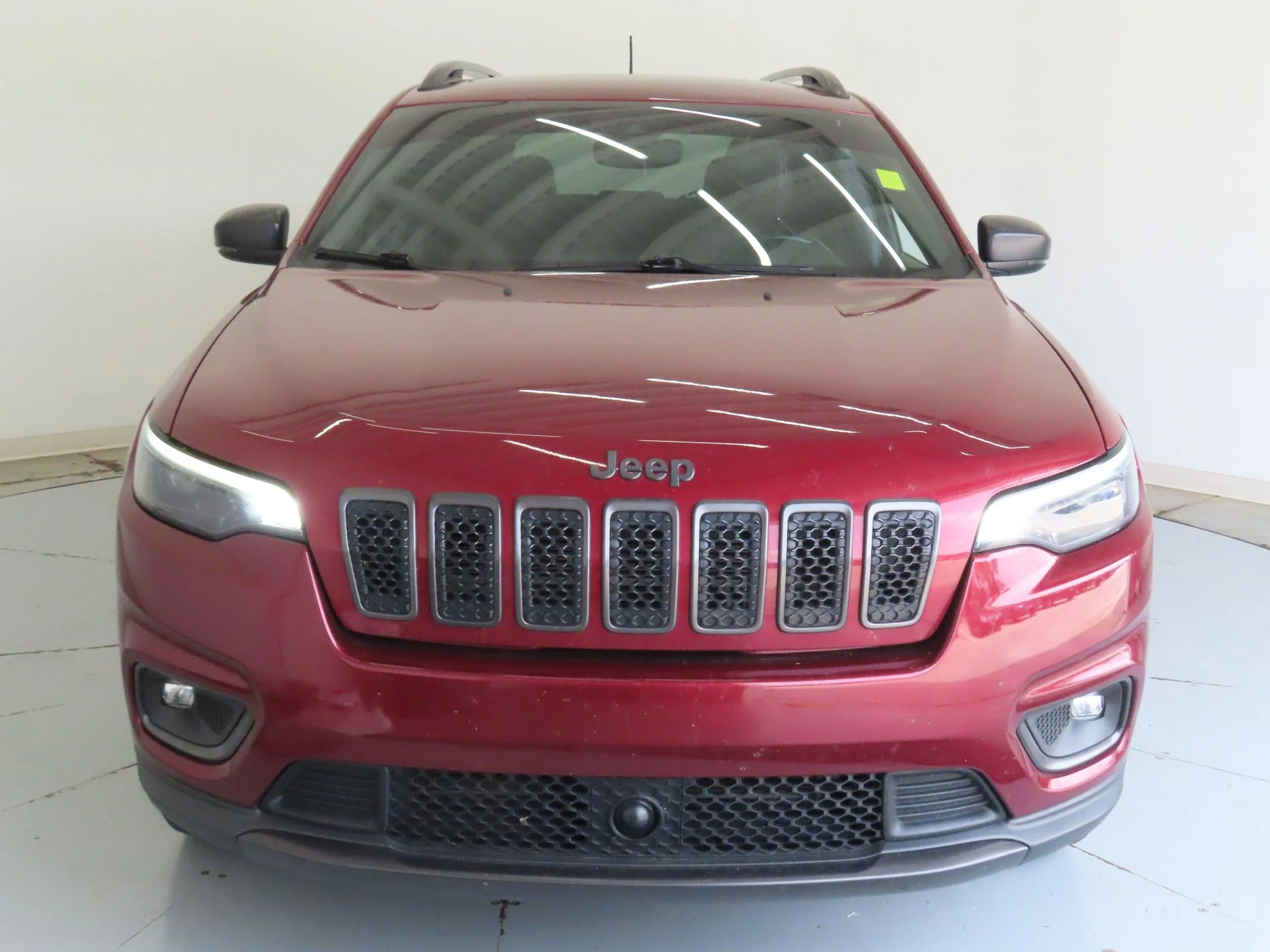 Used 2021 Red Jeep Latitude Lux image 9