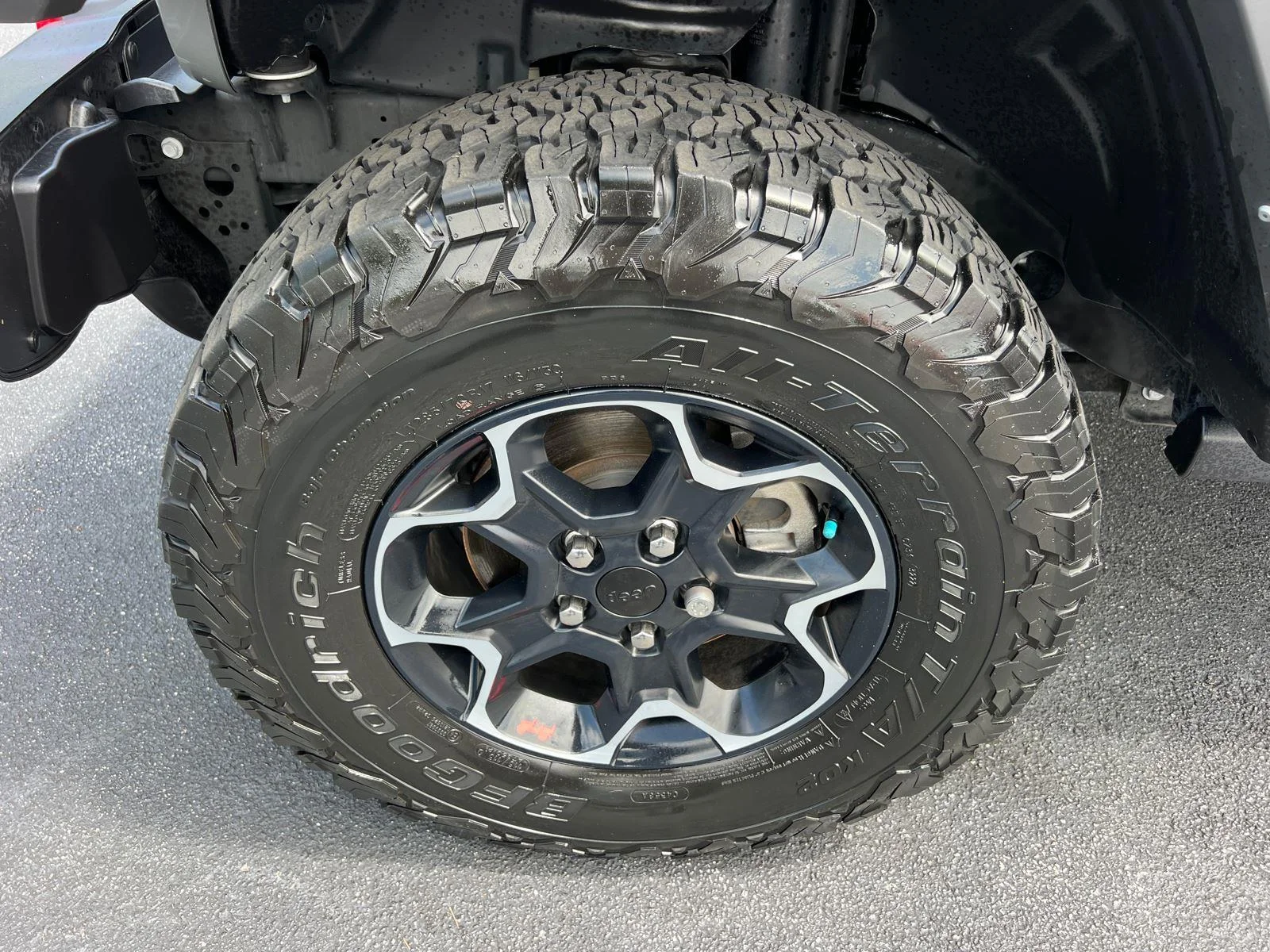 Used 2023 Sting-Gray Clearcoat Jeep Rubicon image 12