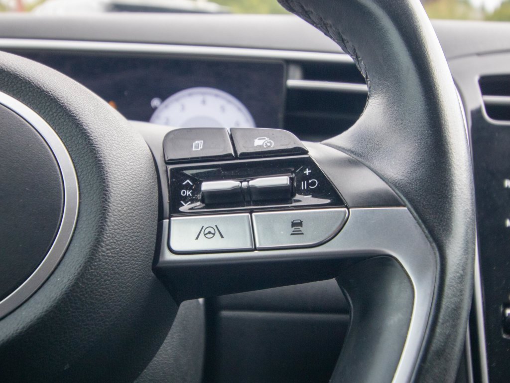 Used 2023 White Hyundai SEL image 25