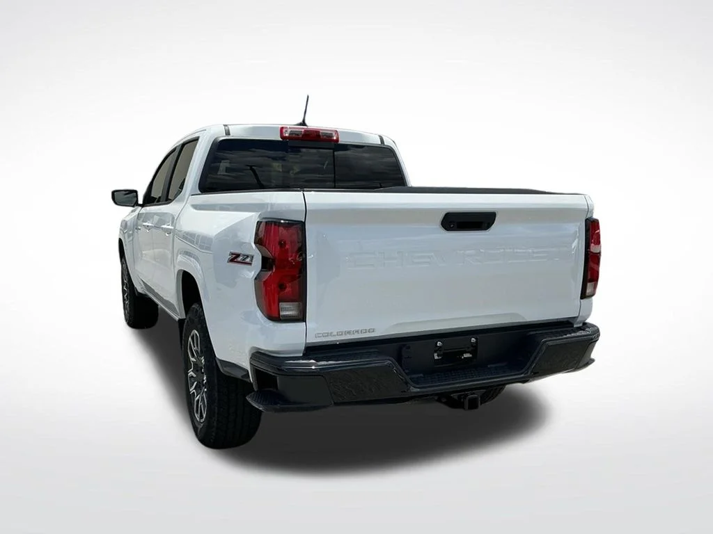 Used 2023 White Chevrolet Z71 image 8