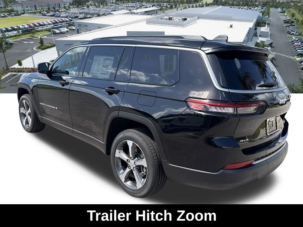 New 2026 Diamond Black Crystal Pearl-Coat Exterior Paint Jeep Limited image 6