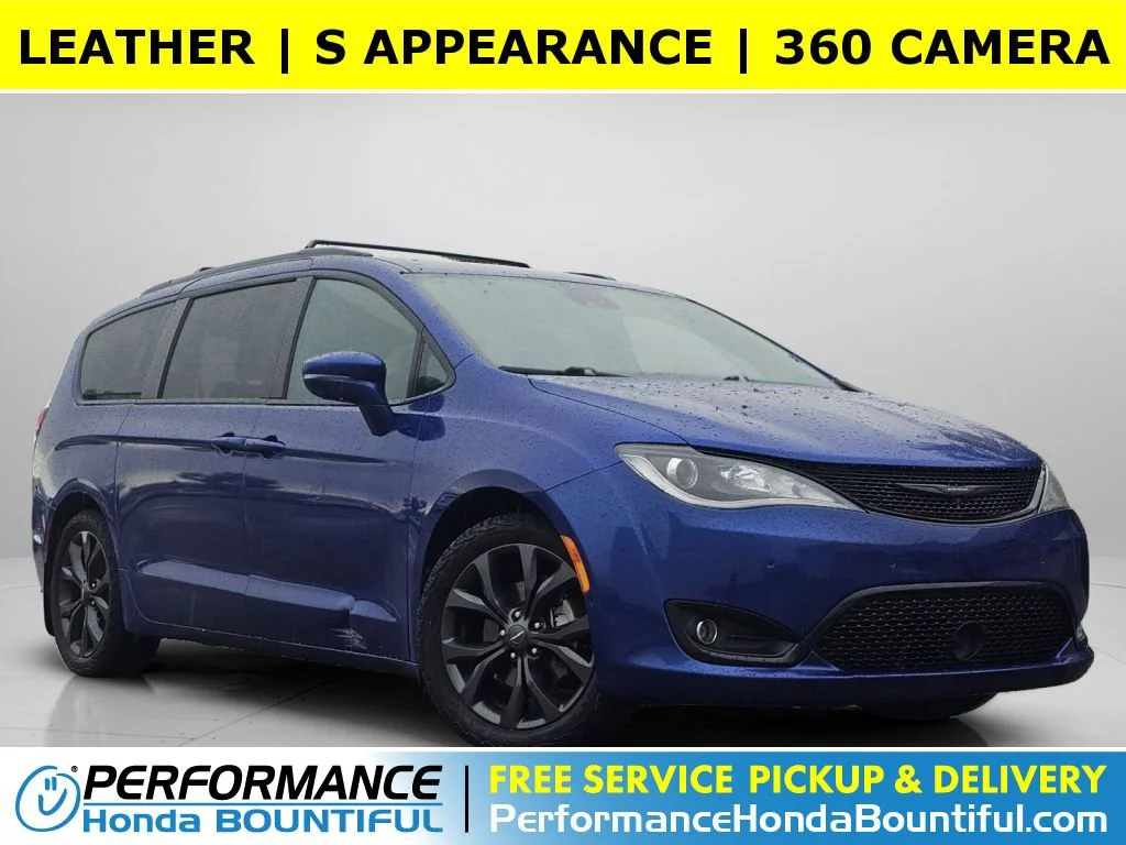 2019 Chrysler Pacifica Limited's photo