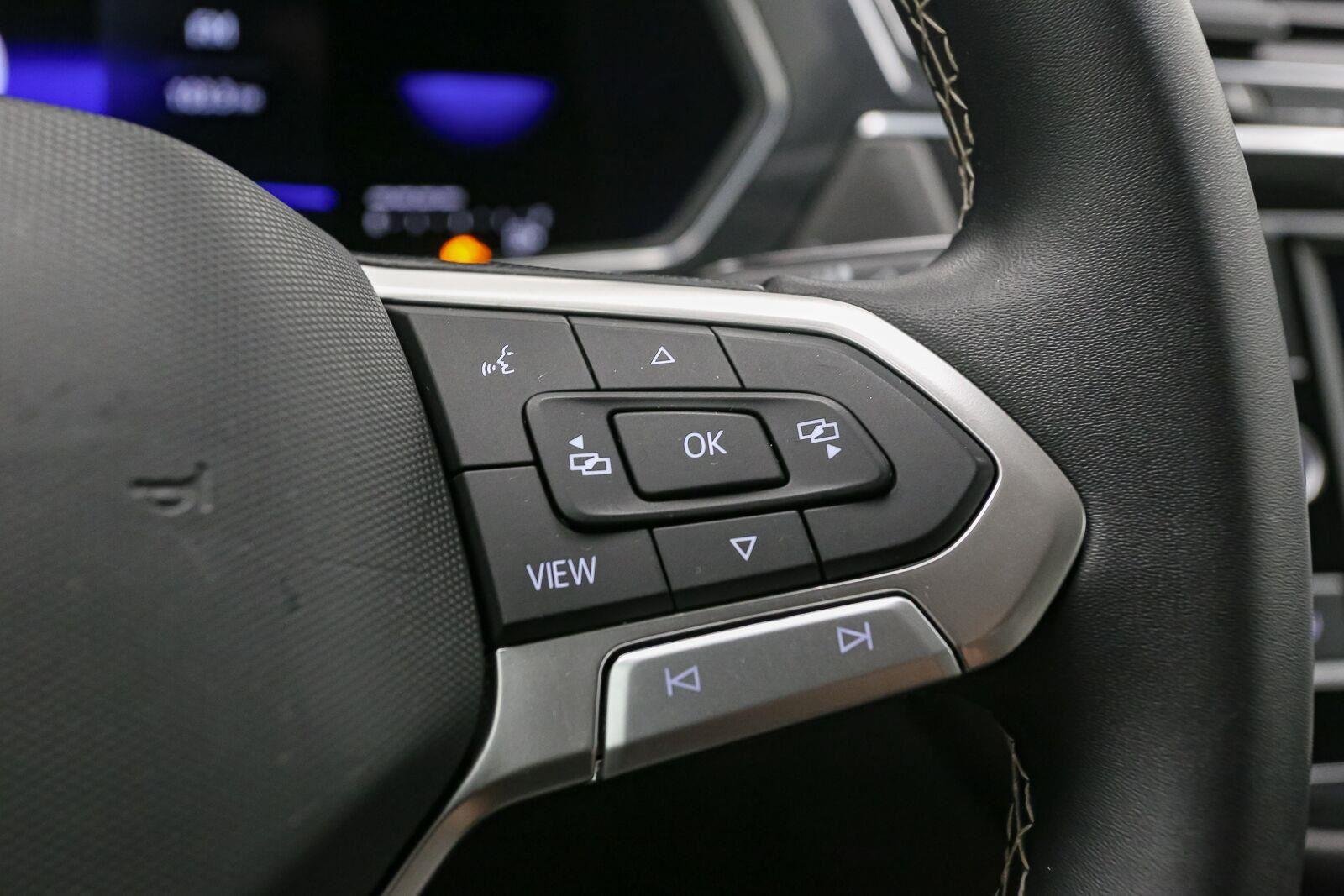 Used 2022 Deep Black Pearl Volkswagen S image 36