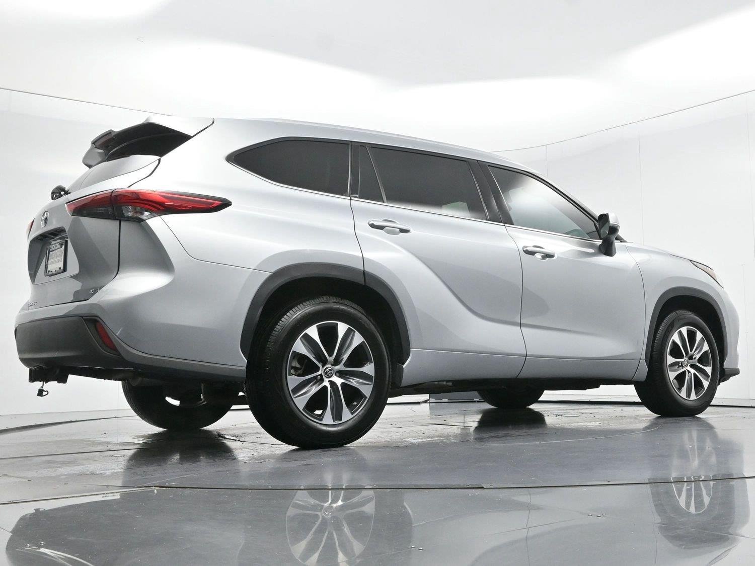 Used 2022 Celestial Silver Metallic Toyota XLE image 56