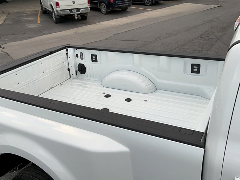 New 2027 Star White Metallic Tri-Coat Ford F-350® Platinum® image 21