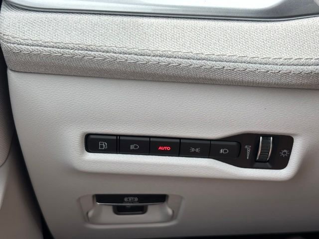 New 2026 Bright White Clear-Coat Exterior Paint Jeep Laredo image 29