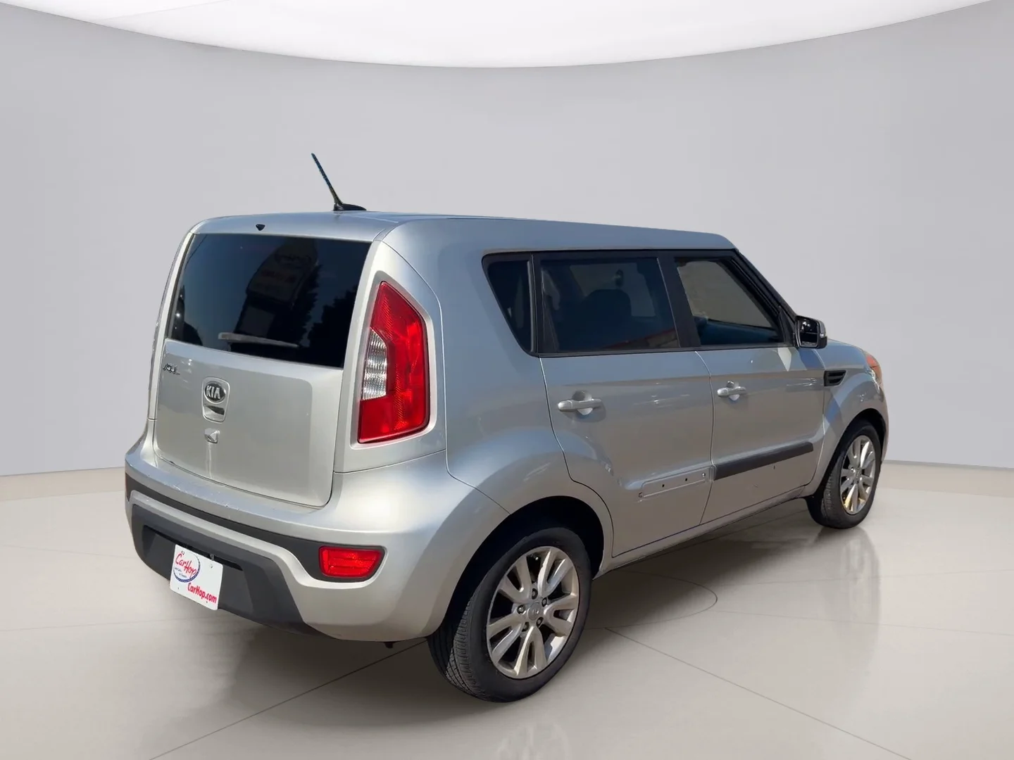 Used 2013 Silver Kia ! WAGON image 5