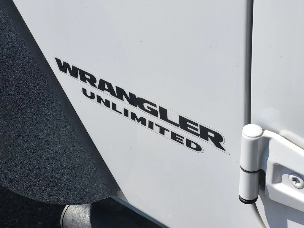 Used 2017 Bright White Clearcoat Jeep Unlimited Rubicon image 11