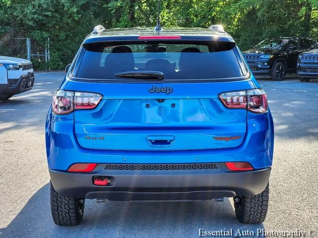 New 2026 Hydro Blue Pearl-Coat Exterior Paint Jeep Trailhawk image 5