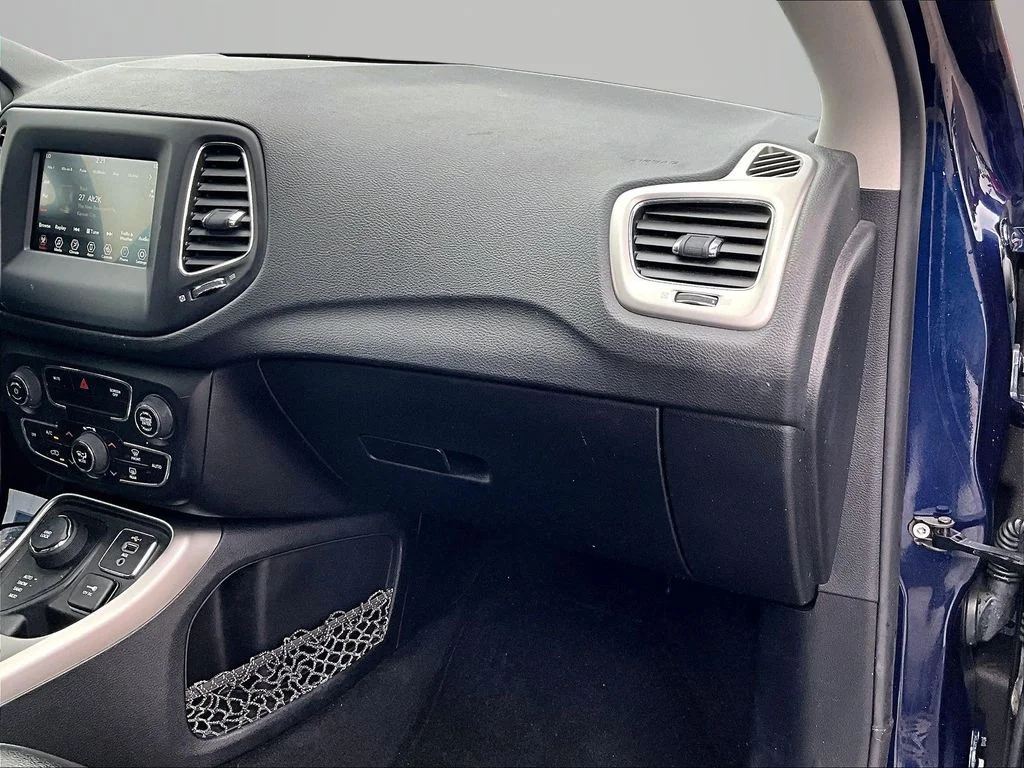 Used 2019 Blue Jeep Latitude image 18