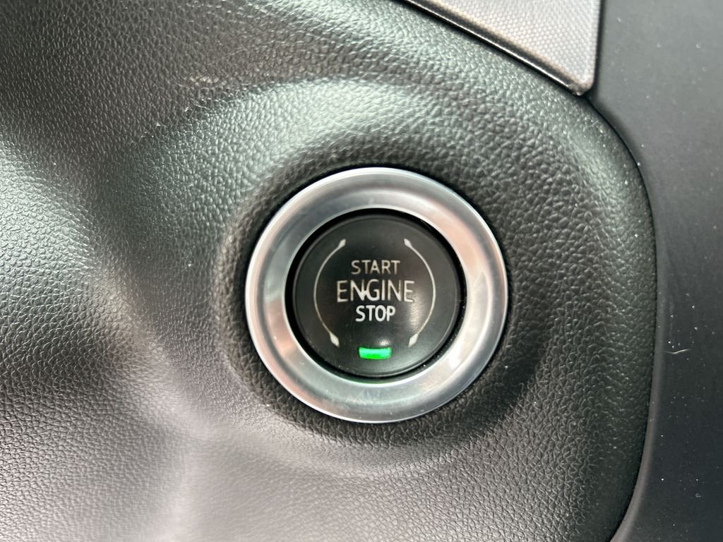 Used 2023 White GMC SLT image 19