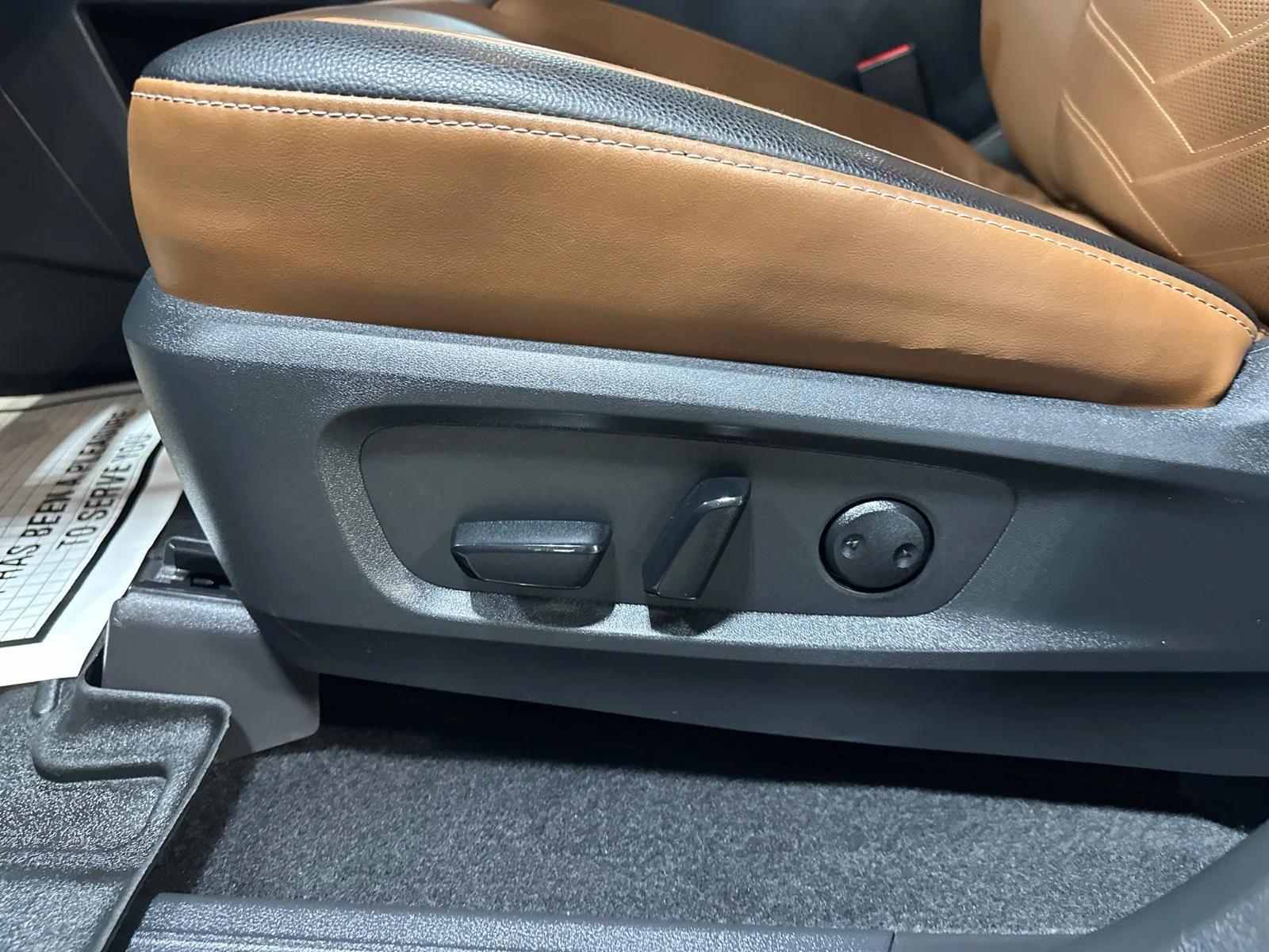Used 2022 Gray Nissan Platinum image 14