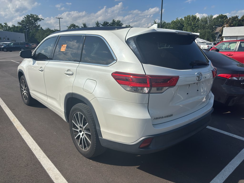 Used 2018 Blizzard Pearl Toyota SE image 4