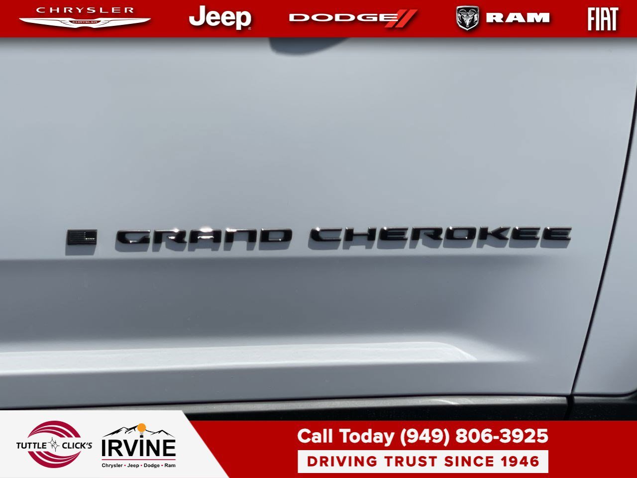 New 2026 Bright White Clear-Coat Exterior Paint Jeep Laredo Altitude image 8