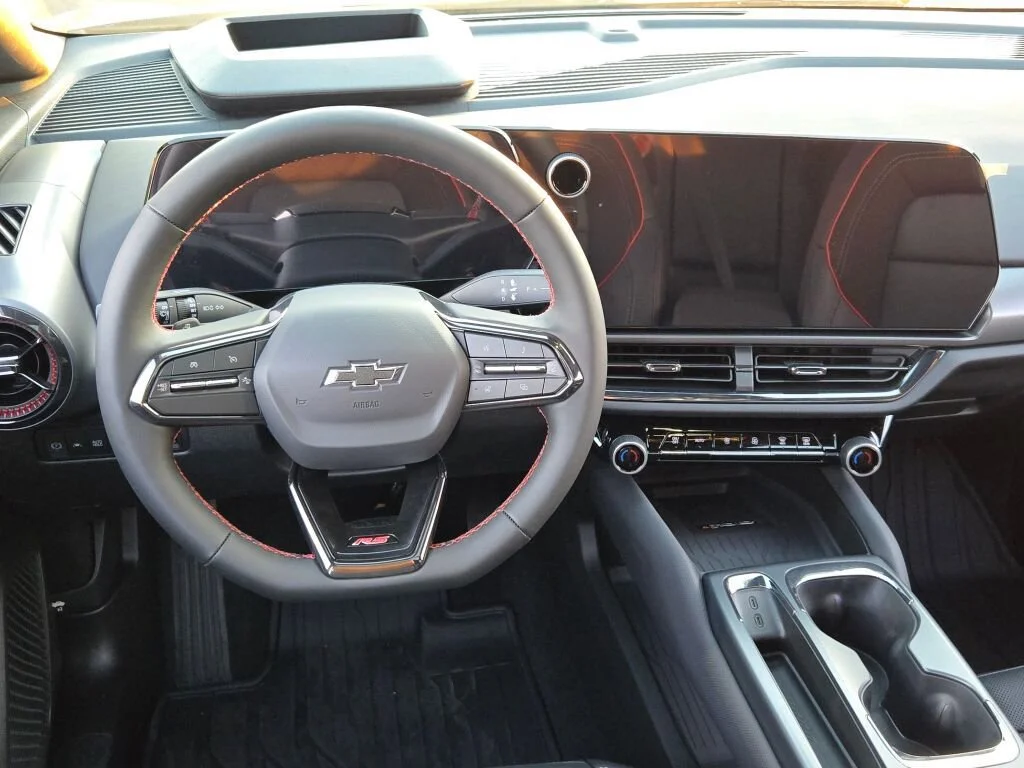2025 Chevrolet Equinox EV RS - Photo 18