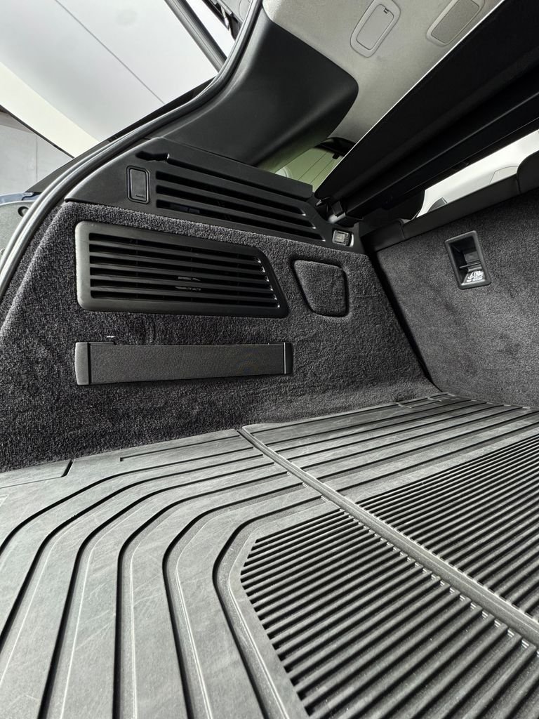 Used 2025 Velocity Blue SV Bespoke Ultra Metallic Satin Land Rover SV Edition Two image 9