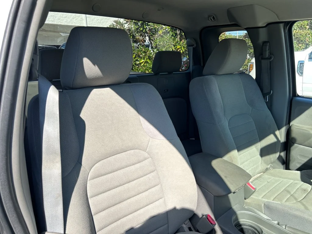 Used 2016  Nissan  image 12