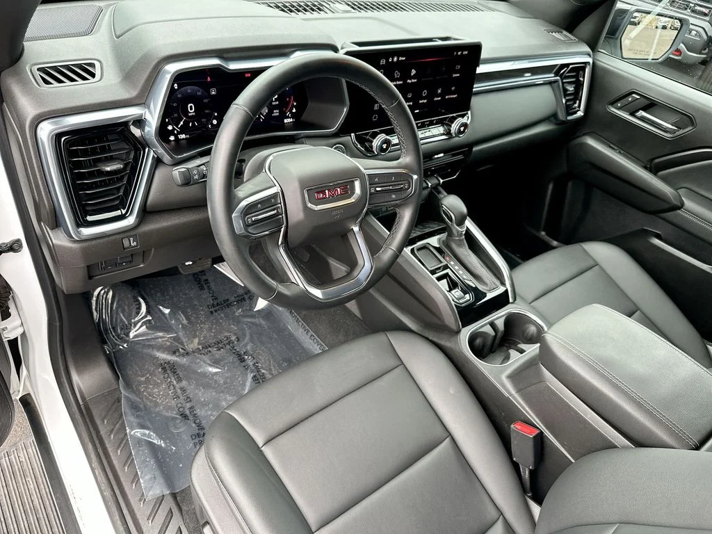 Used 2025 White GMC Elevation image 3