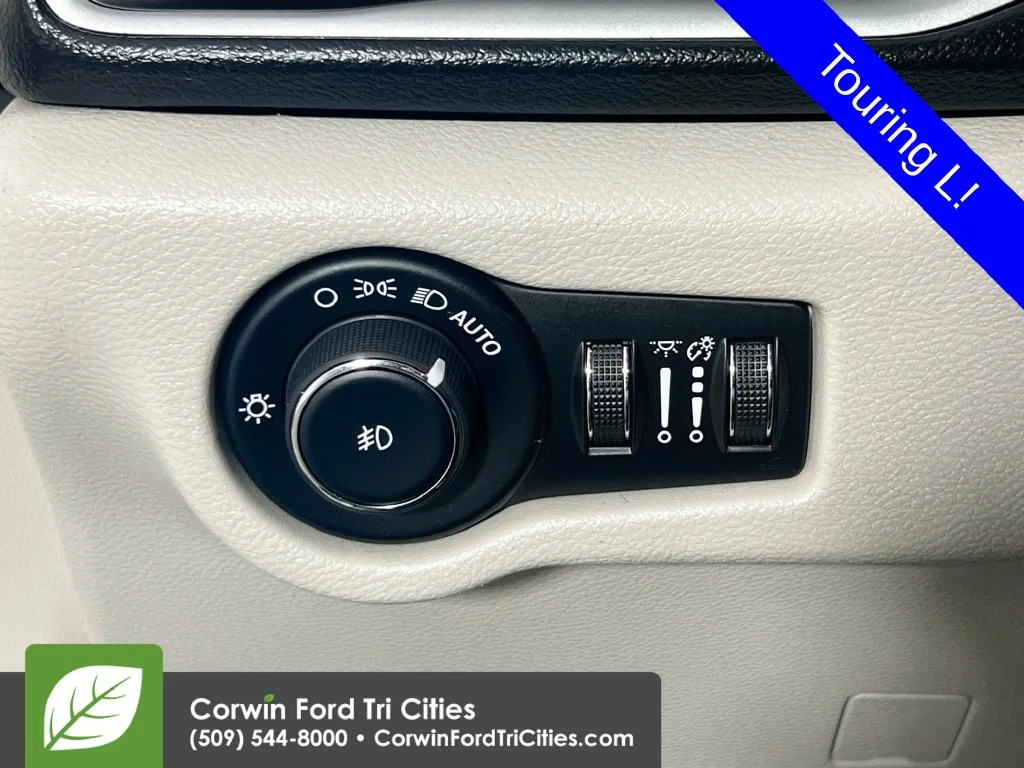 Used 2020 Bright White Clearcoat Chrysler Touring L image 20