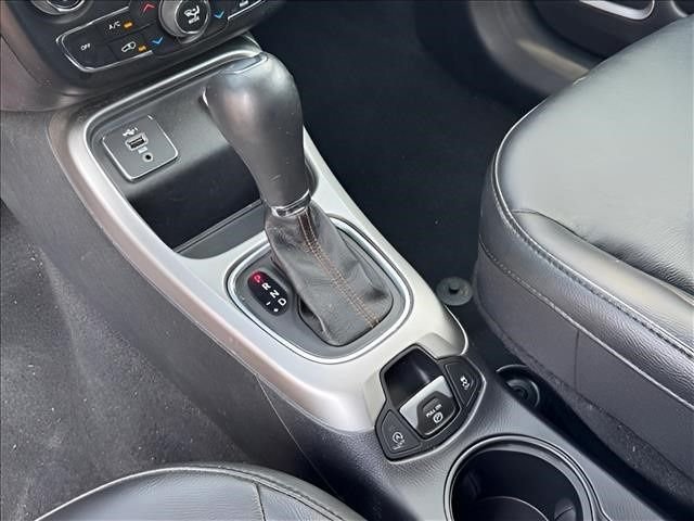 Used 2021 Red Jeep Latitude image 21