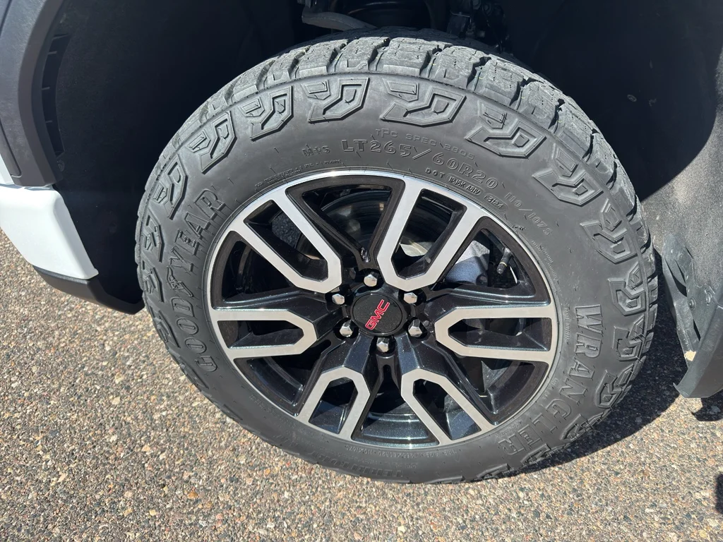 Used 2025 Summit White GMC AT4 image 34