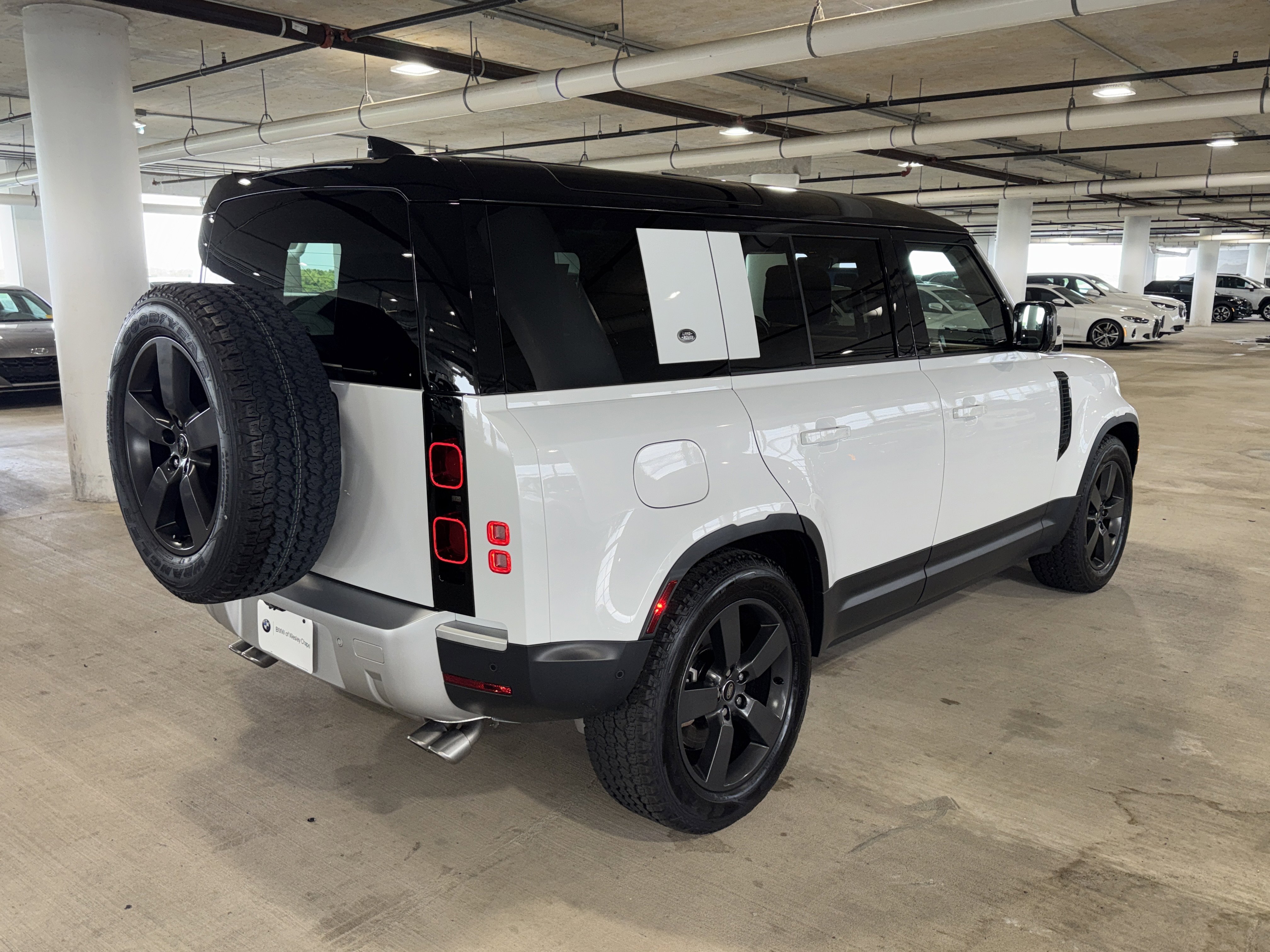 Used 2024 Fuji White Land Rover SE image 8
