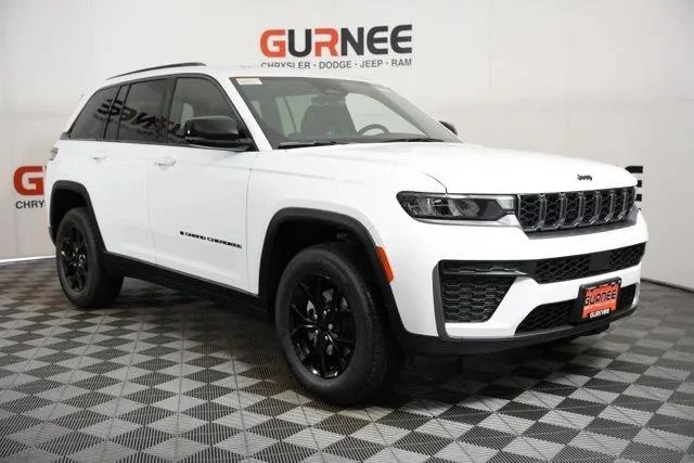 New 2026 Bright White Clear-Coat Exterior Paint Jeep Laredo image 2