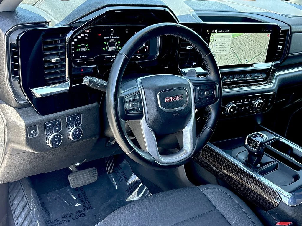 Used 2024 White GMC Elevation image 12