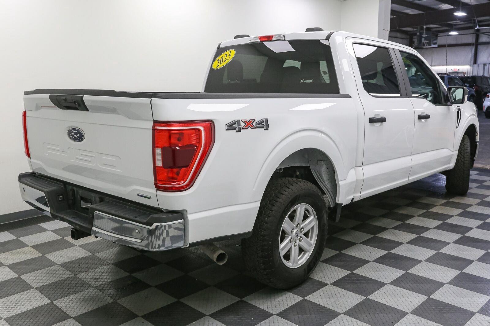 Used 2023 Oxford White Ford XLT image 9