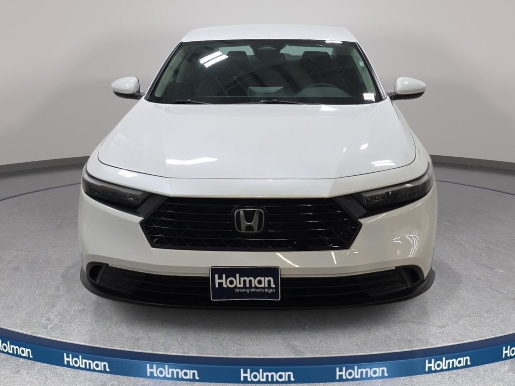 Used 2023 White Honda LX image 3